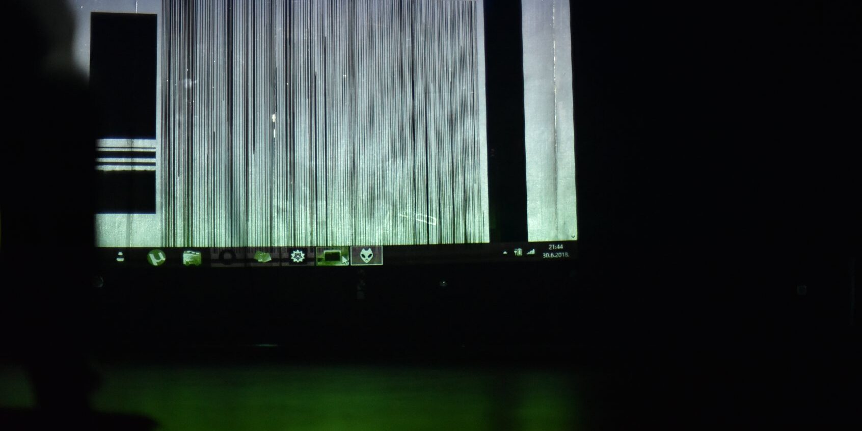 Luana Lojić, Fonetika Nečujnog: Zvuk H, Perforacije, Foto: Silvija Dogan, This is a Domino project