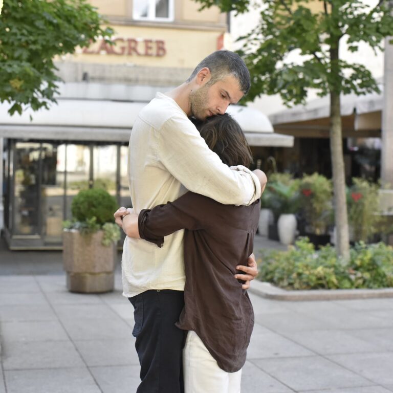 Igor Zenzerović – Studija jednog zagrljaja / Noć performansa, 2021. / Photo: Silvija Dogan
