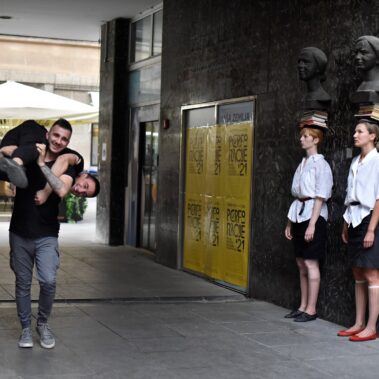 Nikolina Majdak - Podržavam / Noć performansa 2021. / Photo: Silvija Dogan / This is a Domino project!