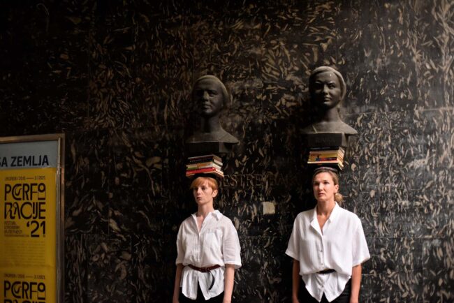 Nikolina Majdak – Podržavam / Noć performansa 2021. / Photo: Silvija Dogan / This is a Domino project! Nikolina Majdak - Podržavam / Noć performansa 2021. / Photo: Silvija Dogan / This is a Domino project!