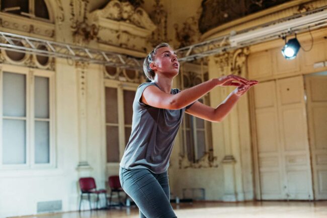 Anika Cetina –Anna, balla