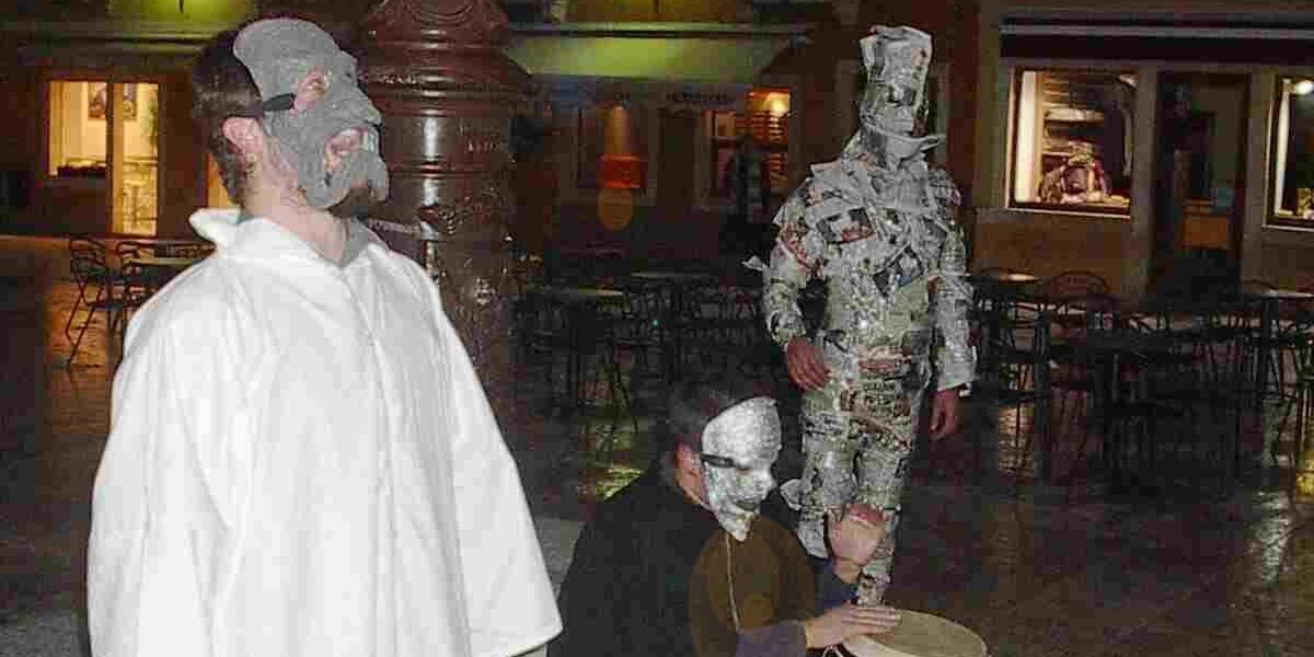 Antiudruga: Novac, / Narodni trg Zadar, siječanj 2003.