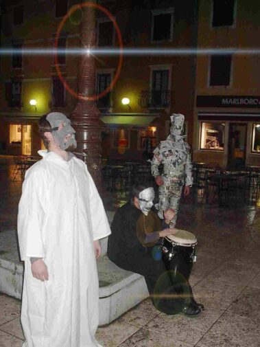 Antiudruga: Novac, / Narodni trg Zadar, siječanj 2003.